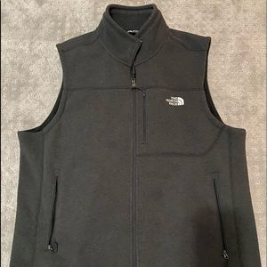 North Face vest 2xl.  Like new condition.